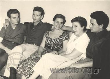 Θάνος Λειβαδίτης, Νίκος Κούρκουλος, Ελένη Καρπέτα, Κατίνα Παξινού, Γιώργος Πάντζας.