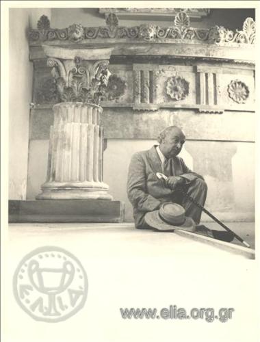 Ο Άγγελος Σικελιανός στην Επίδαυρο.