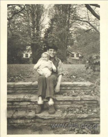 Ο γιός του Γλαύκου Σικελιανού και της Frances Lefevre, Mark, με την ετεροθαλή αδελφή του Anne Waldman.