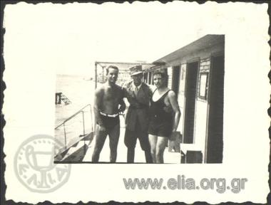 Stefanos G. Streit in swimsuit and two men in the baths.