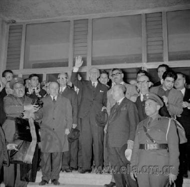 Περιοδεία του Γεωργίου Παπανδρέου με τον βασιλιά Κωνσταντίνο στη Θεσσαλονίκη.
