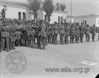 Καθαίρεση των αξιωματικών - κινηματιών της 1ης Μαρτίου 1935.