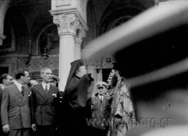 Απελευθέρωση της Αθήνας: άφιξη του αρχιεπισκόπου Δαμασκηνού στη Μητρόπολη.