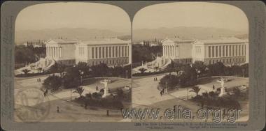 Η Εθνική βιβλιοθήκη και το Πανεπιστήμιο. Στο βάθος το όρος Πεντελικόν.