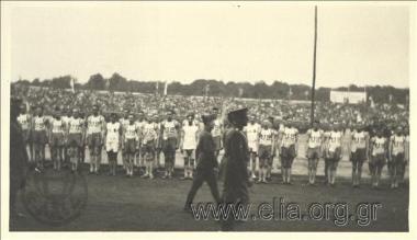 7th Olympic Games, Antwerp 1920. Officers move in front of the United States team.
