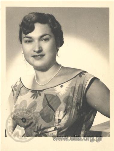 Portrait of a woman.