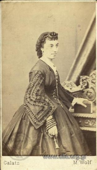 Portrait of a woman.