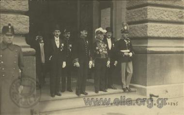 Georgios Karatzas and diplomats at the entrance to a building
