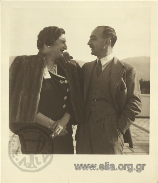 Ο Νικόλαος Τομπάζης με τη σύζυγό του, Δέσποινα, το γένος Ροδοκανάκη.