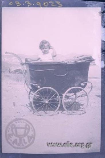 Μωρό σε καρότσι.