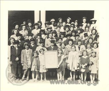 Ομαδικό πορτραίτο γυναικών και κοριτσιών αδελφότητας, στη Βαλτιμόρη.