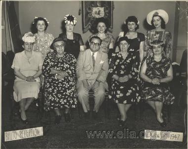 3 Ιουλίου. Ο Γρηγόρης Κασιμάτης ανάμεσα στις κυρίες της Κυθηραϊκής Αδελφότητας Βαλτιμόρης.