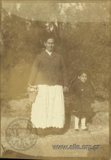 Γκουβερνάντα και μικρό αγόρι.