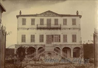 Façade of the house of Karatzas' (?) family after the earthquake.