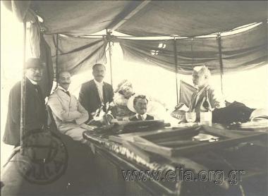 Alexandros Vouros and company on a boat, an excursion
