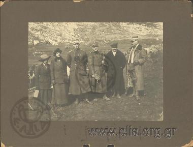 Οι πρίγκιπες Ανδρέας και Χριστόφορος, η πριγκίπισσα Αλίκη, ο Σπύρος Ματσούκας και ο στρατιωτικός Α. Καλίνσκης στο μέτωπο, Βαλκανικοί Πόλεμοι.