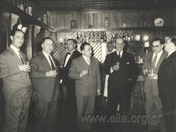 Industrialist Prodromos Athanasiadis-Bodosakis and politicians (?) (among them Grigoris Kasimatis) at a bar