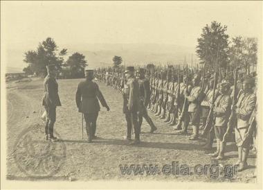 Official military parade attended by the Commanders-in-Chief of the French and Greek  Corps. Generals Adolphe Guillaumat and Leonidas Paraskevopoulos (13 September)