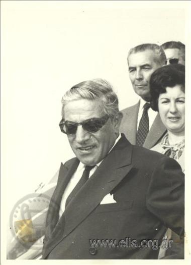 Άφιξη του Αριστοτέλη Ωνάση στο αεροδρόμιο.