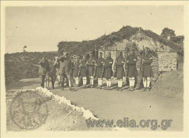 General  Leonidas Paraskevopoulos, escorted by a Greek officer and French Colonel Verdet, saluting evzones.