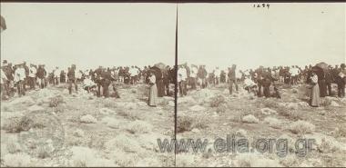 Ο διάδοχος Κωνσταντίνος και οι πρίγκιπες Νικόλαος, Γεώργιος και Αλέξανδρος αναπαύονται μετά τη λήξη των γυμνασίων.