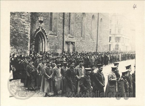 Από την κηδεία του συνταγματάρχη Ιωάννη Χατζόπουλου(1862-1918), διοικητή του μεταφερθέντος από τους Γερμανούς Δ' Σώματος Στρατού