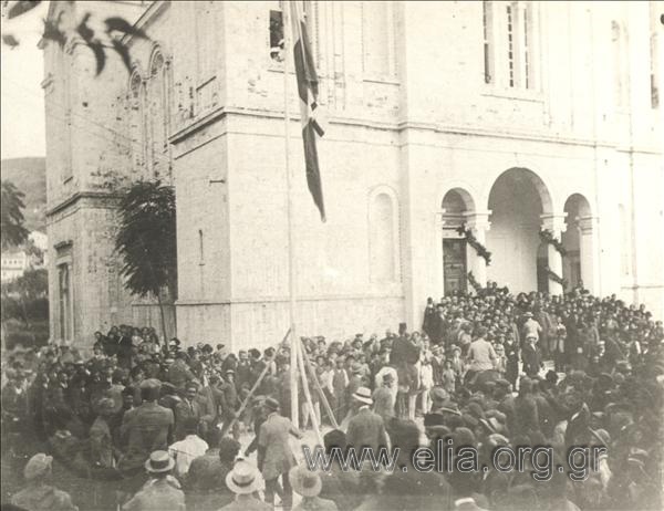 Themistoklis Sofoulis arriving at St. Spyridonas' Church to declare the Annexation to Greece at the end of the Italian -Turkish War