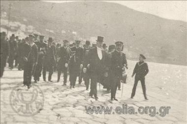 Themistoklis Sofoulis and naval officers at the quay during the politician's visit