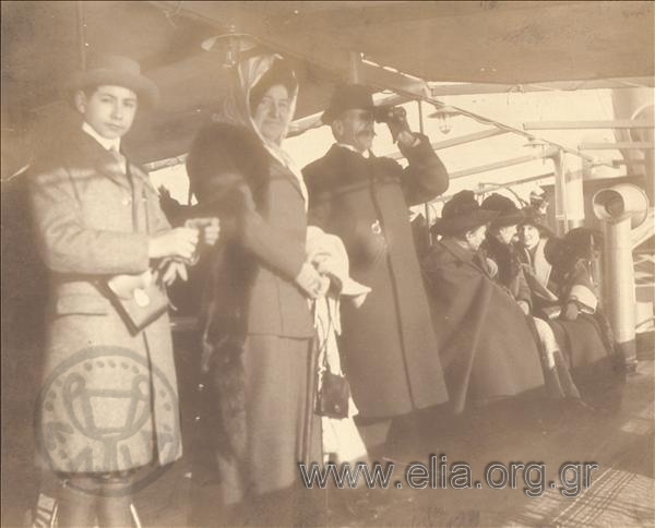Αστές κυρίες μεταβαίνουν με πλοίο στο μέτωπο(;), Βαλκανικοί Πόλεμοι.