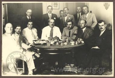 O Κωνσταντίνος Κοτζιάς με συνεργάτες του.