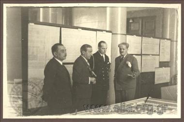 9 Νοεμβρίου 1936.  Ο διάδοχος Παύλος με τον Κωνσταντίνο Κοτζιά εξετάζουν τα προπλάσματα των νέων έργων για την πόλη των Αθηνών.