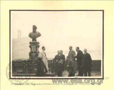 14 Νοεμβρίου 1936. Ο Κώστας Κοτζιάς με την αντιπροσωπεία επαναπατρισμού της σορού των βασιλέων.