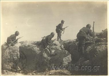 Προέλαση Ελλήνων στρατιωτών. Μικρασιατική εκστρατεία.