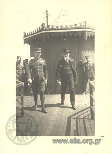 Ο βασιλιάς Κωνσταντίνος με τον πρωθυπουργό Δημήτριο Γούναρη.