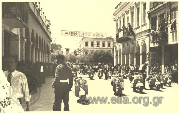 Μοτοσυκλετιστές πριν την εκκίνηση των μοτοσυκλετικών αγώνων  Πατρών -  Αθηνών.