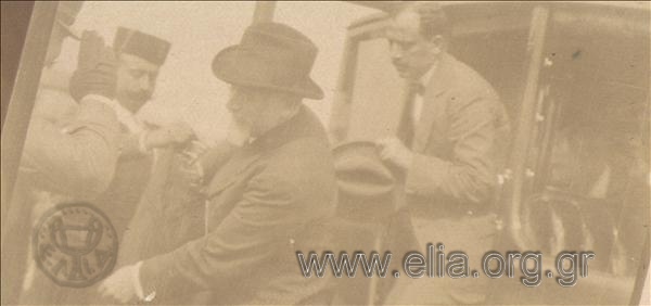 Eleftherios Venizelos' arrival for the inauguration of a refugee settlement