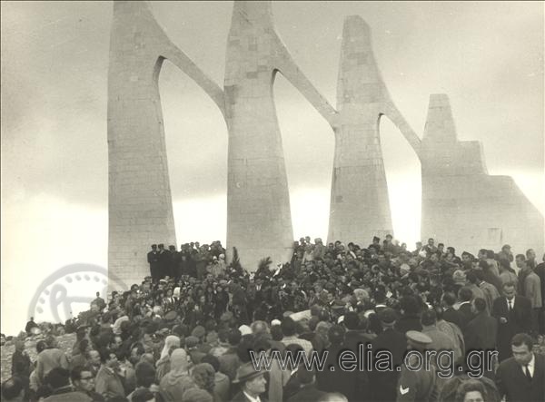 Εορτασμός της επετείου του Ζαλόγγου, στο μνημείο του Ζογγολόπουλου.