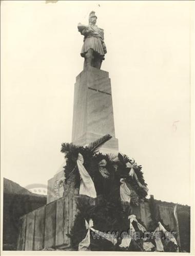 Laying a wreath  at the monument of Theodoros Kolokotronis.