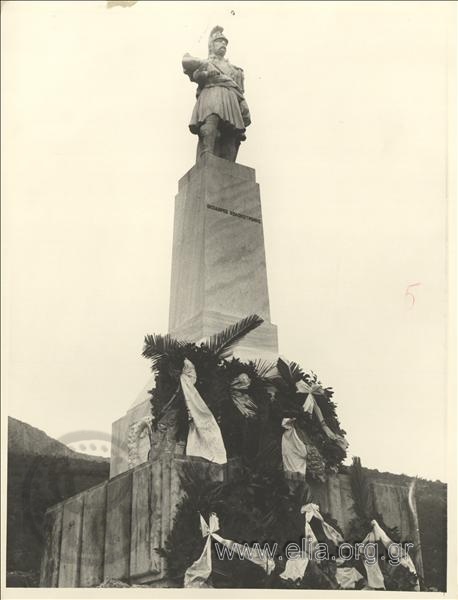 Κατάθεση στεφάνων στο μνημείο του Θεόδωρου Κολοκοτρώνη.