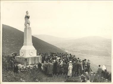 Laying a wreath  at the monument of Theodoros Kolokotronis.