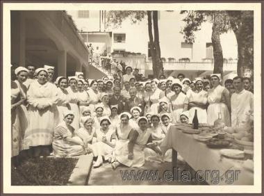 Mayor of Athens Kostas Kotzias celebrating Easter with the staff of the Evangelismos Hospital