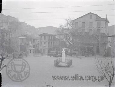 The square of Karpenissi and the bust of Markos Botsaris.
