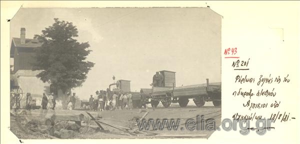 Asia Minor campaign, Turkish captives unload timber at the railroad station of Alpikoy. August.
