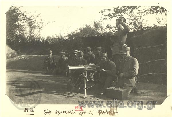 Μικρασιατική εκστρατεία, ομάδα Ελλήνων πολυβολητών έξω από την Προύσσα.