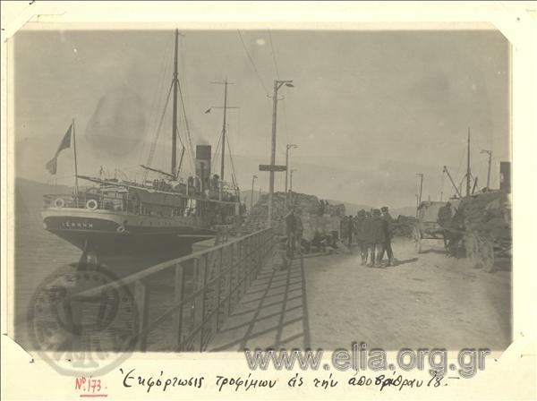 Asia Minor campaign, unloading foodstuff from the steamboat 