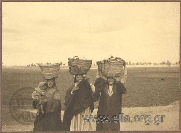 Women in local attire at Karnak