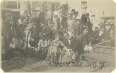 Μικρασιατική εκστρατεία, πρόσφυγες από την Κιλικία ταξιδεύουν με το ατμόπλοιο 