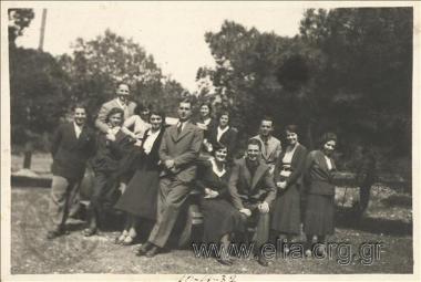 10 Απριλίου. Νεαροί εκδρομείς.