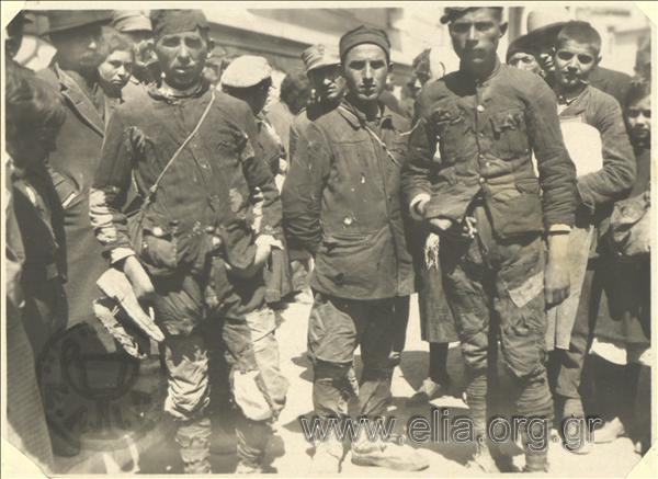 Μικρασιατική εκστρατεία, επιστροφή αιχμαλώτων: απελευθερωμένοι στρατιώτες στο λοιμοκαθαρτήριο του Αγίου Γεωργίου.