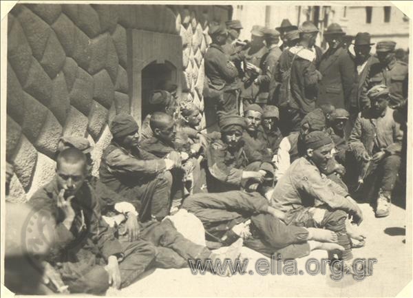 Asia Minor campaign, return of hostages: liberated soldiers in the quarantine of Agios Georgios (?).